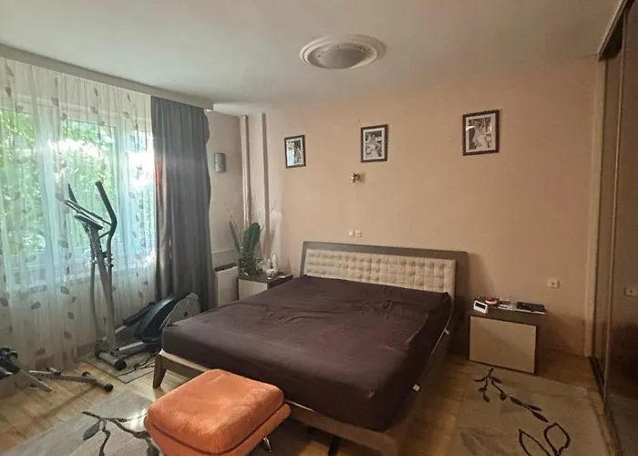 Feels Like 4-city Center Apartment *