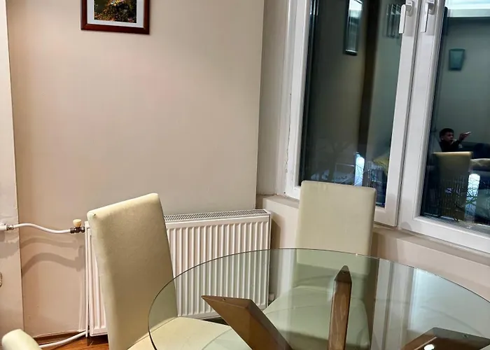 Feels Like 4-city Center *