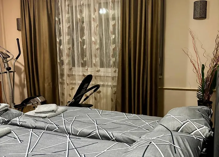 Feels Like 4-city Center *